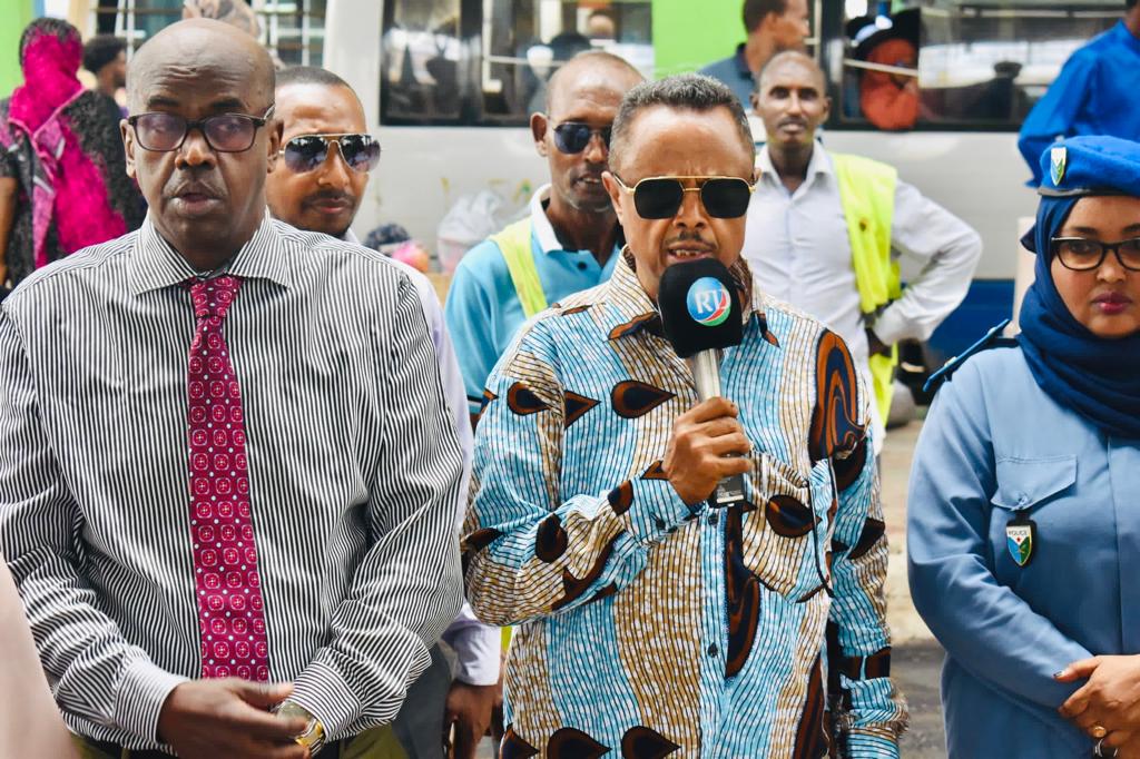 Le Maire de la ville de Djibouti, M Said Daoud Mohamed lance ce jour, 4 avril 2024, les travaux de mise à niveau de la gare routière de la place Mahmoud Harbi.